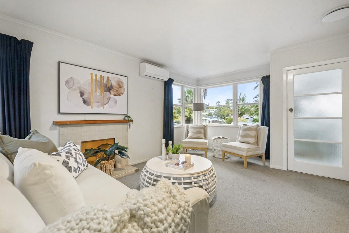 72 Blakeborough Drive, Forrest Hill, North Shore City, Auckland - Carousel 2