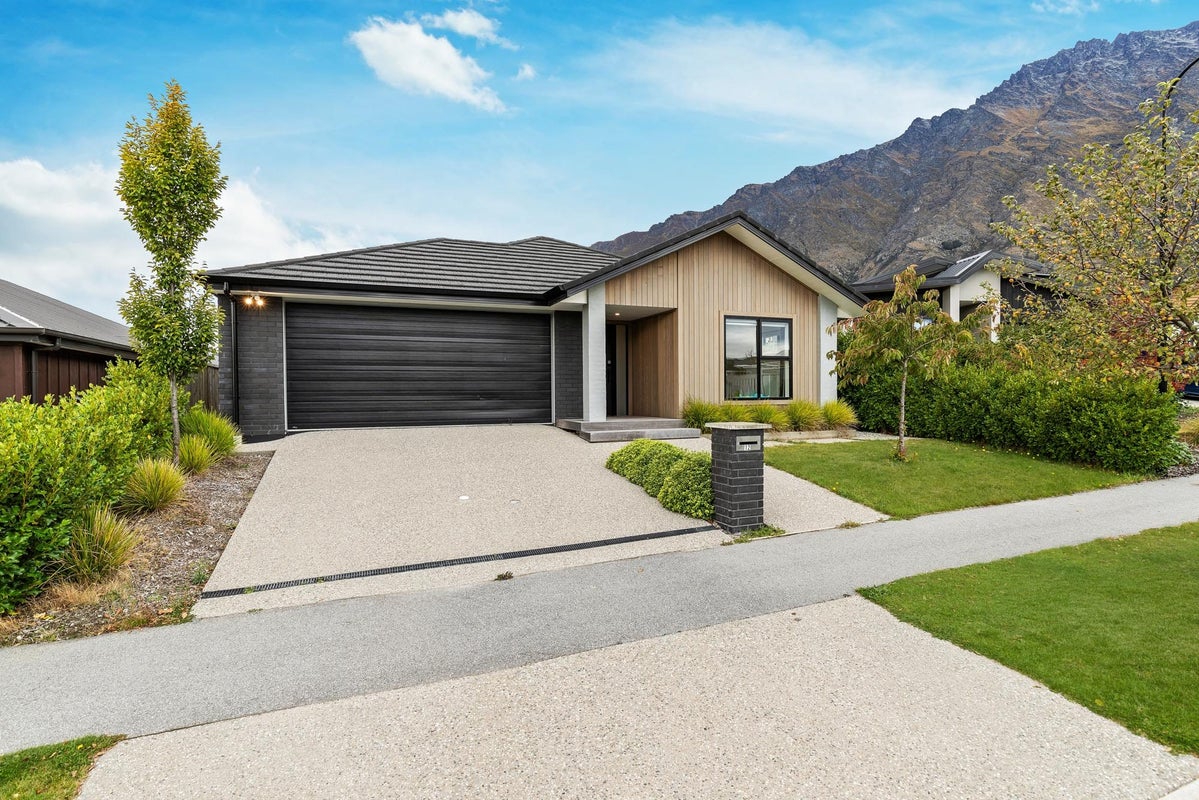 12 Shepherd Road, Jacks Point, Queenstown - Carousel 1