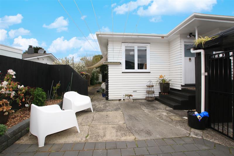 65 Godley Road, Green Bay, Auckland - Carousel 1
