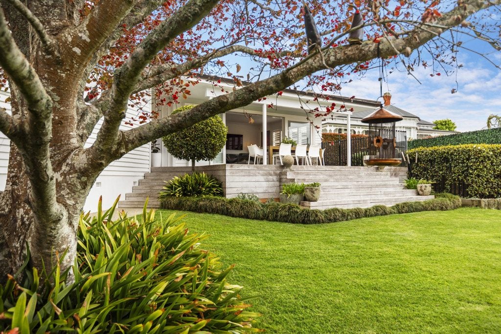 34 Hinemoa Street, Birkenhead, Auckland - Carousel 1