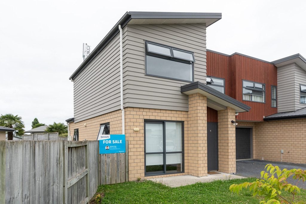 1/1 Epping Place, Dinsdale, Hamilton - Carousel 2