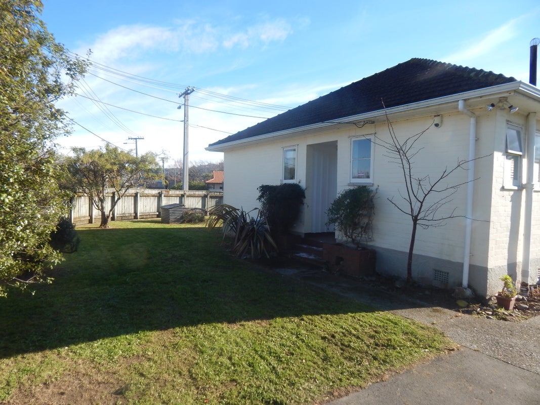 5 Brees Street, Epuni, Lower Hutt - Carousel 1