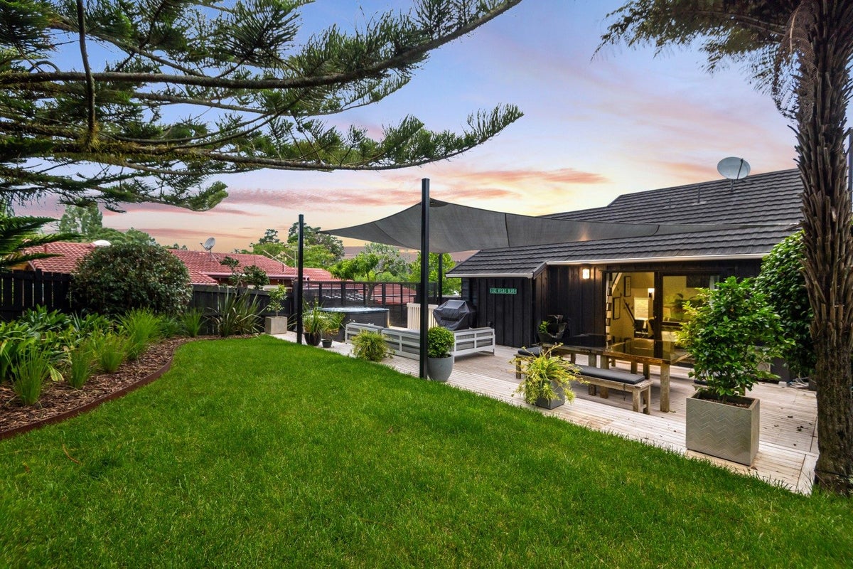 3 Sandiacre Way, Browns Bay, Auckland - Carousel 2