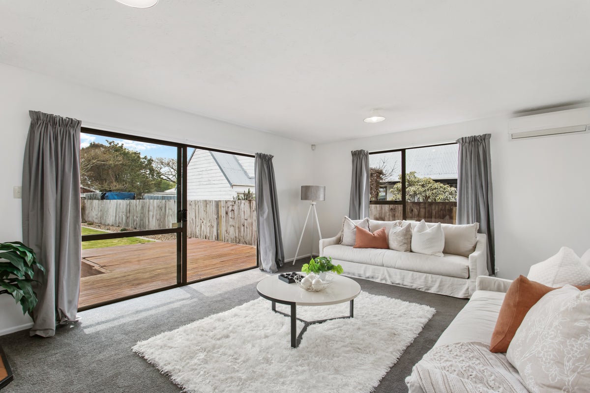 7 Malabar Crescent, Broomfield, Christchurch - Carousel 2