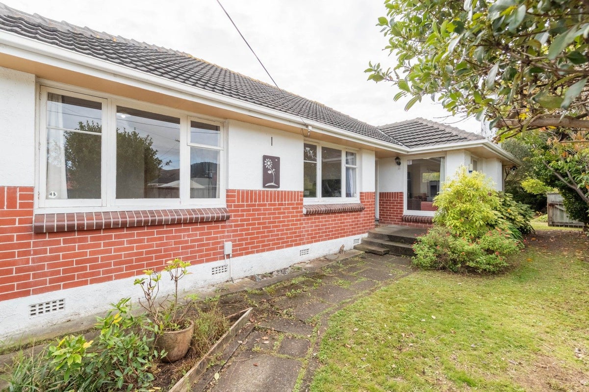 20 Ararino Street, Trentham, Upper Hutt - Carousel 2