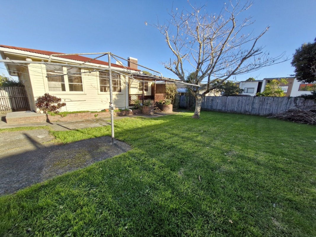 26 Coniston Avenue, Te Atatu South, Auckland - Carousel 2