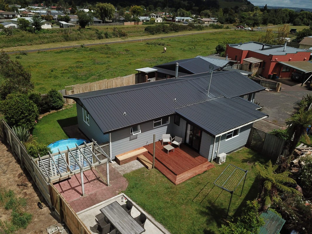 13 Matthew Place, Kawaha Point, Rotorua - Carousel 2