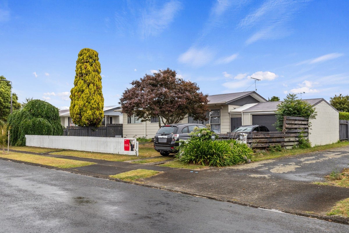 22 Oakfield Crescent, Pukete, Hamilton - Carousel 2