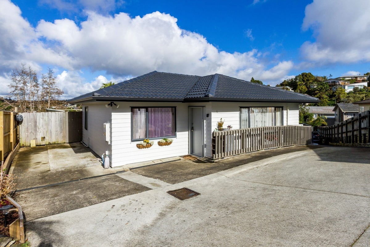 4 Branston Avenue, Browns Bay, Auckland - Carousel 2