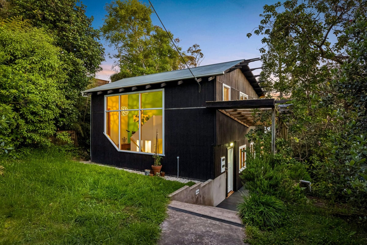 674 South Titirangi Road, Titirangi, Auckland - Carousel 2