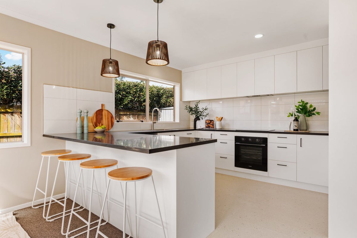 11 Waterford Park Drive, Papamoa Beach, Papamoa - Carousel 1