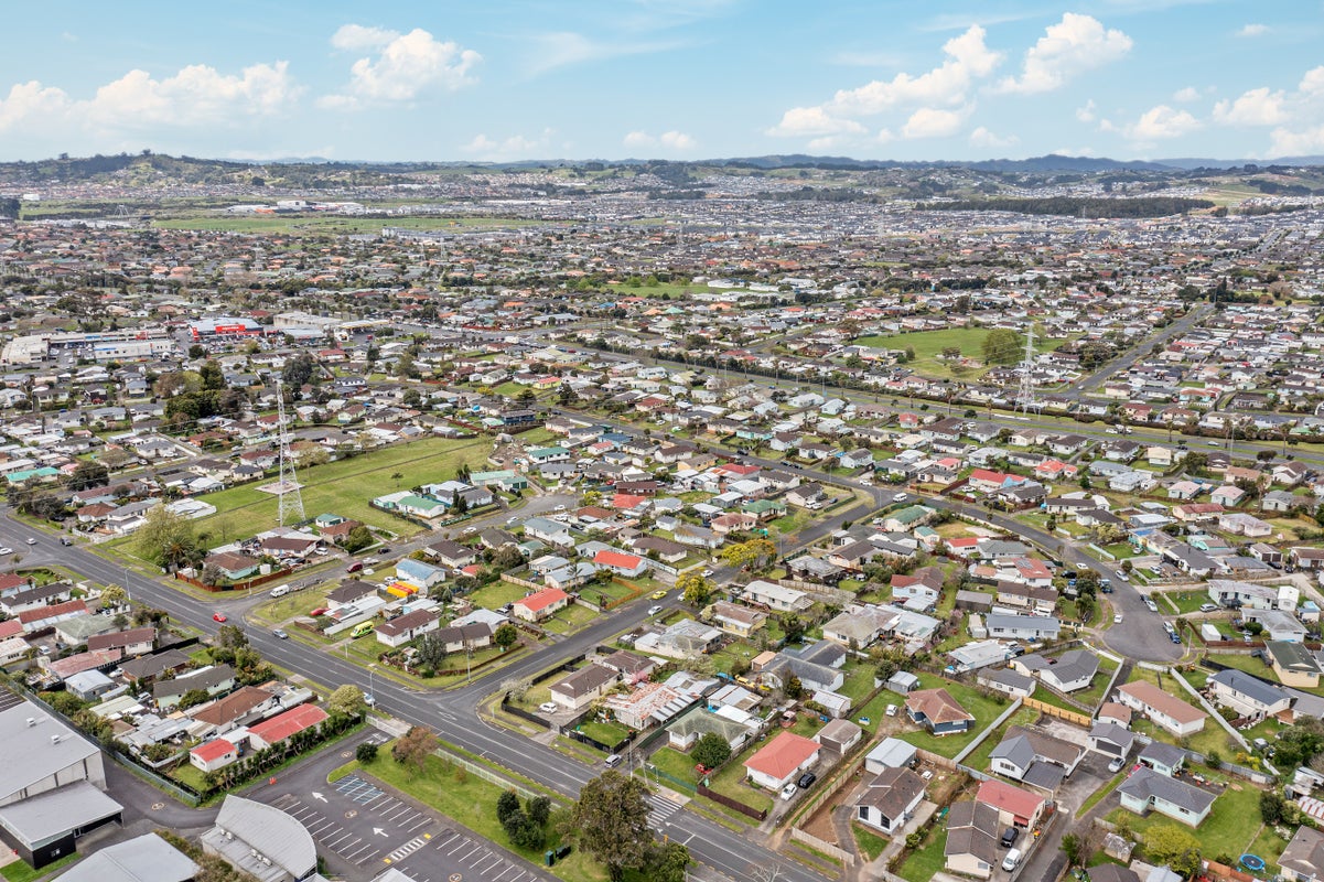 1 Serrano Place, Clover Park, Auckland - Carousel 28