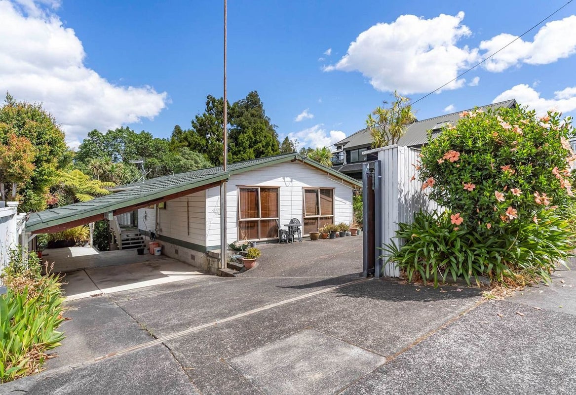 284 Beach Road, Campbells Bay, Auckland - Carousel 2
