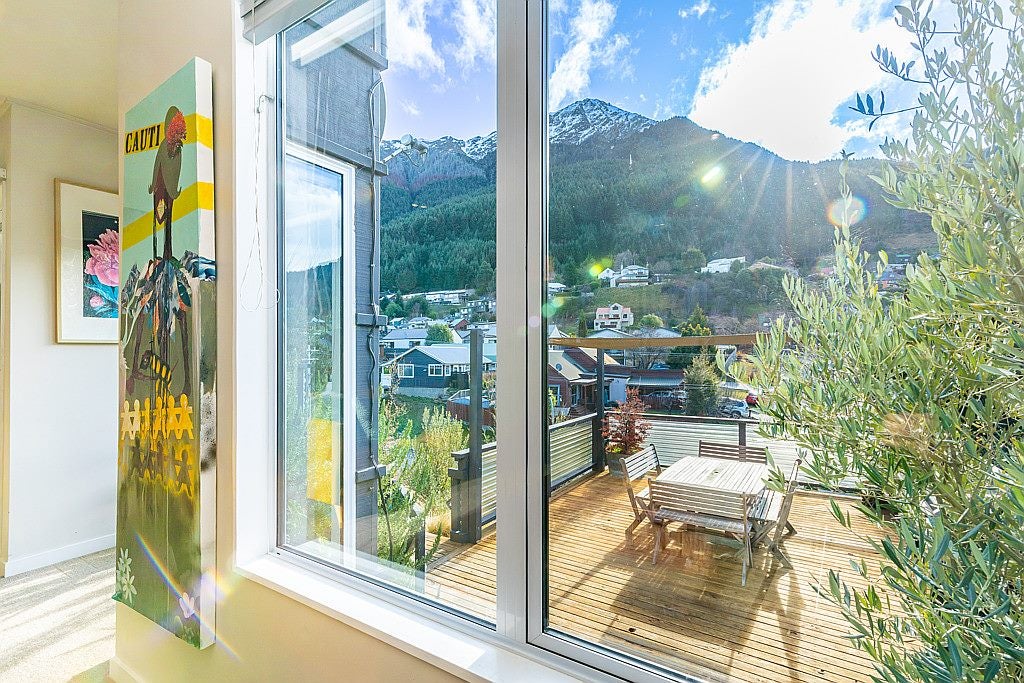 1 Broadview Rise, Sunshine Bay, Queenstown - Carousel 1