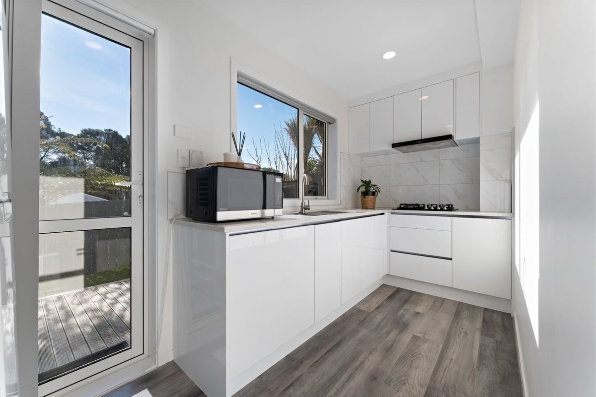 24 Glendene Avenue, Glendene, Auckland - Carousel 1