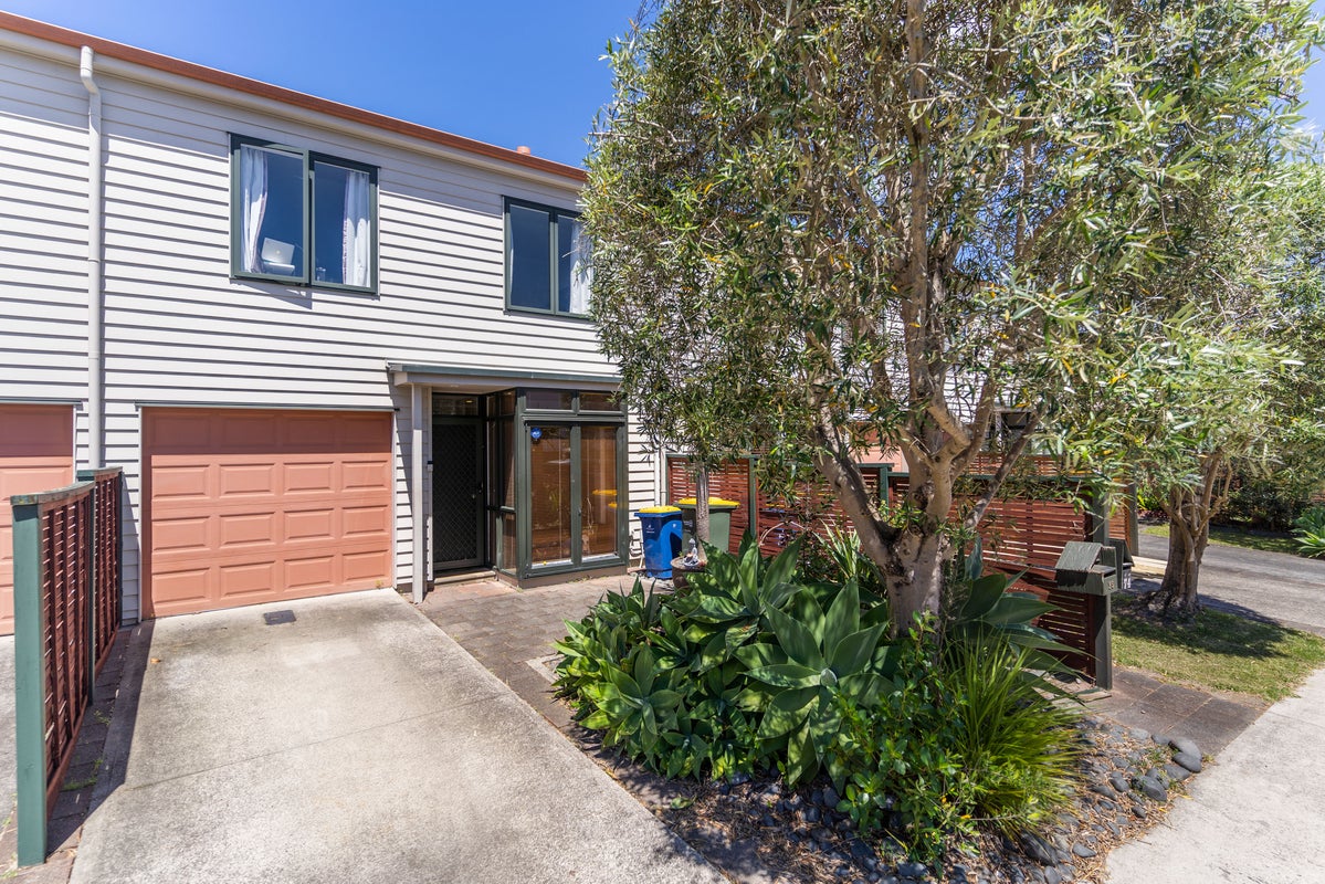 75/1 Ambrico Place, New Lynn, Auckland - Carousel 1