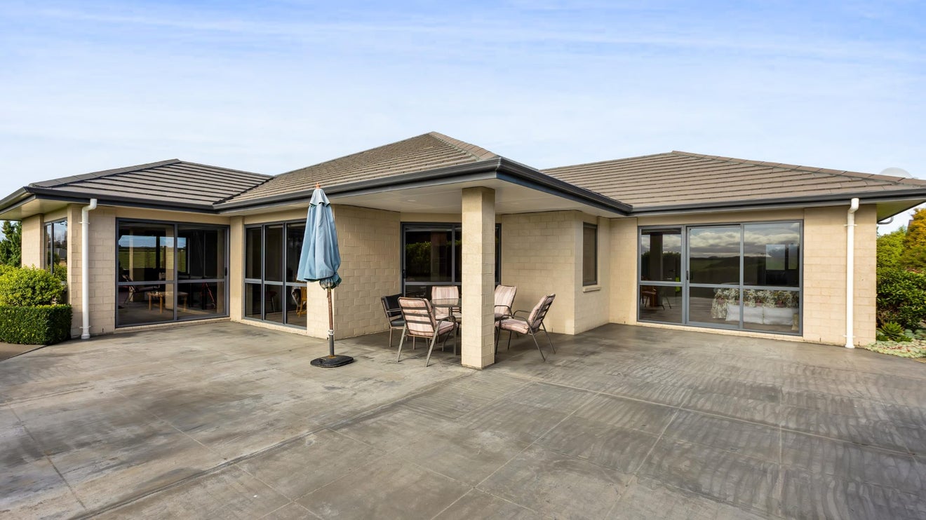 3 Larlin Drive, Hawera - Carousel 1