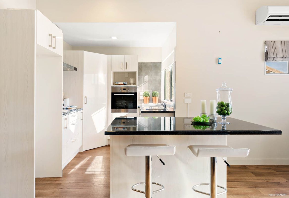 4/62 Fernhill Way, Oteha, Auckland - Carousel 1