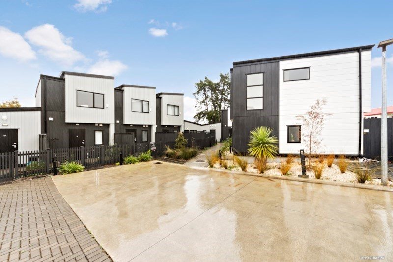 14/26 Toru Street, Te Atatu Peninsula, Auckland - Carousel 1
