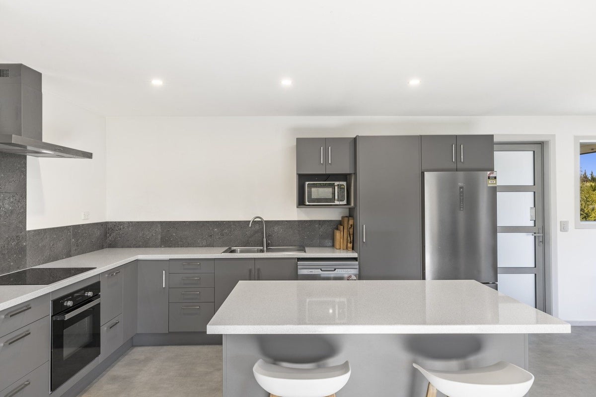 13 Bell Street, Lake Hawea - Carousel 2