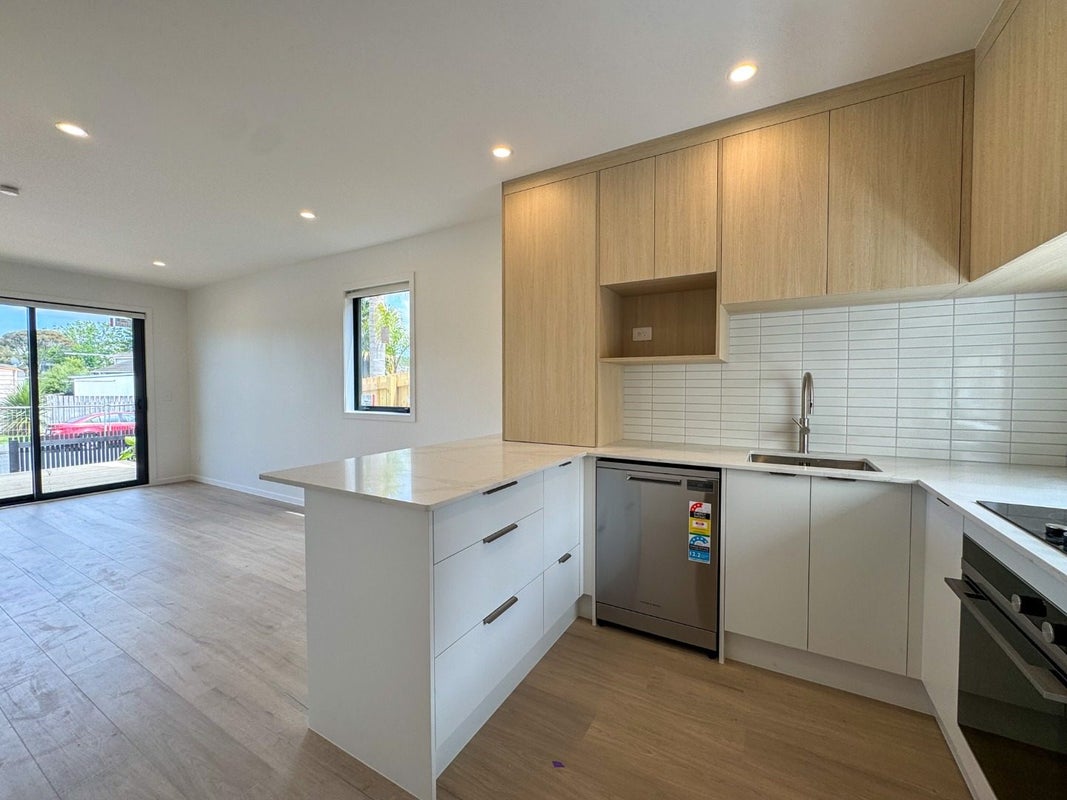 30A Flaxdale Street, Birkdale, Auckland - Carousel 2