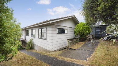 39 Cockayne Crescent, Sunnynook, Auckland - Carousel 1