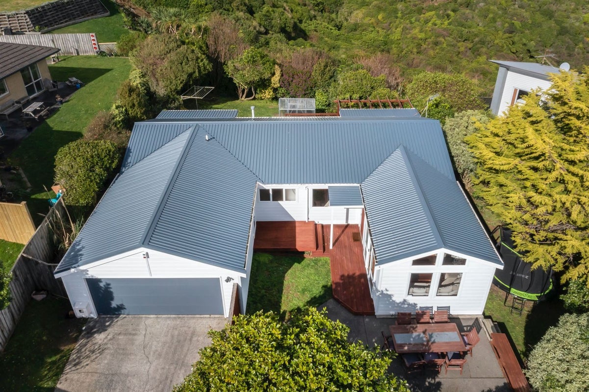 5 Pikitanga Close, Tawa, Wellington - Carousel 1