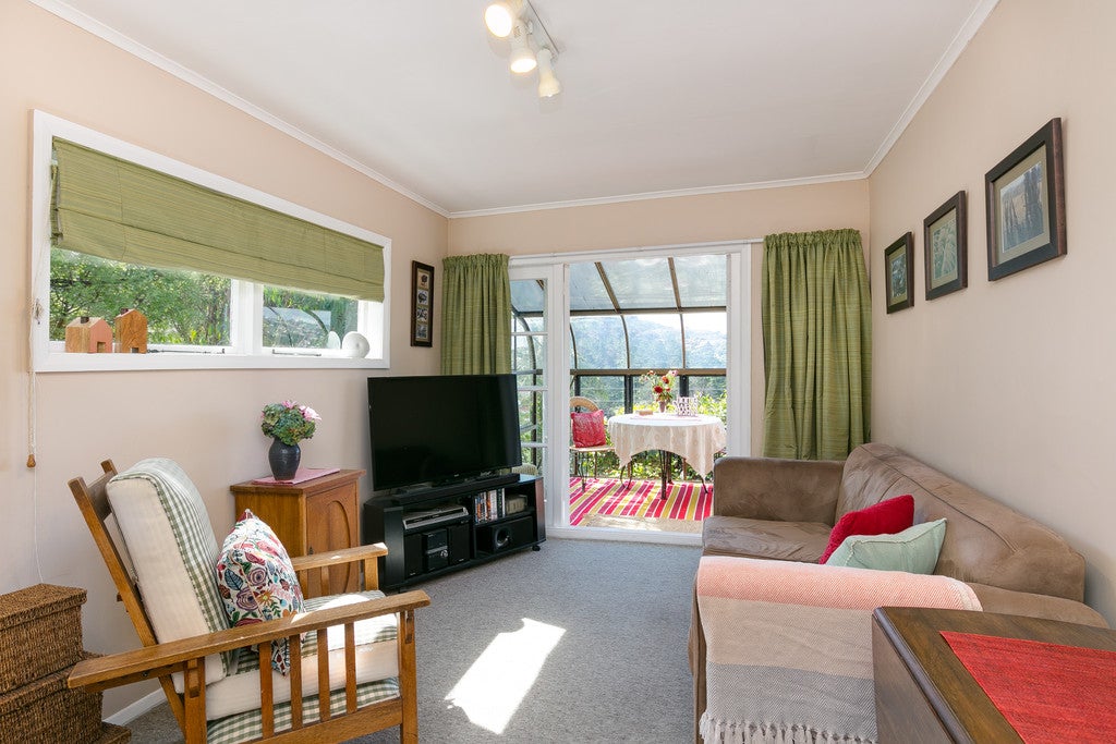 79 Makara Road, Karori, Wellington - Carousel 2
