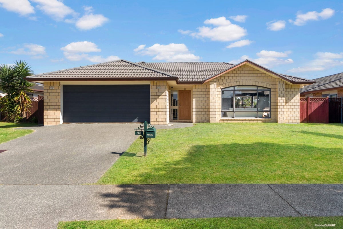 36 Turnberry Drive, Wattle Downs, Auckland - Carousel 1