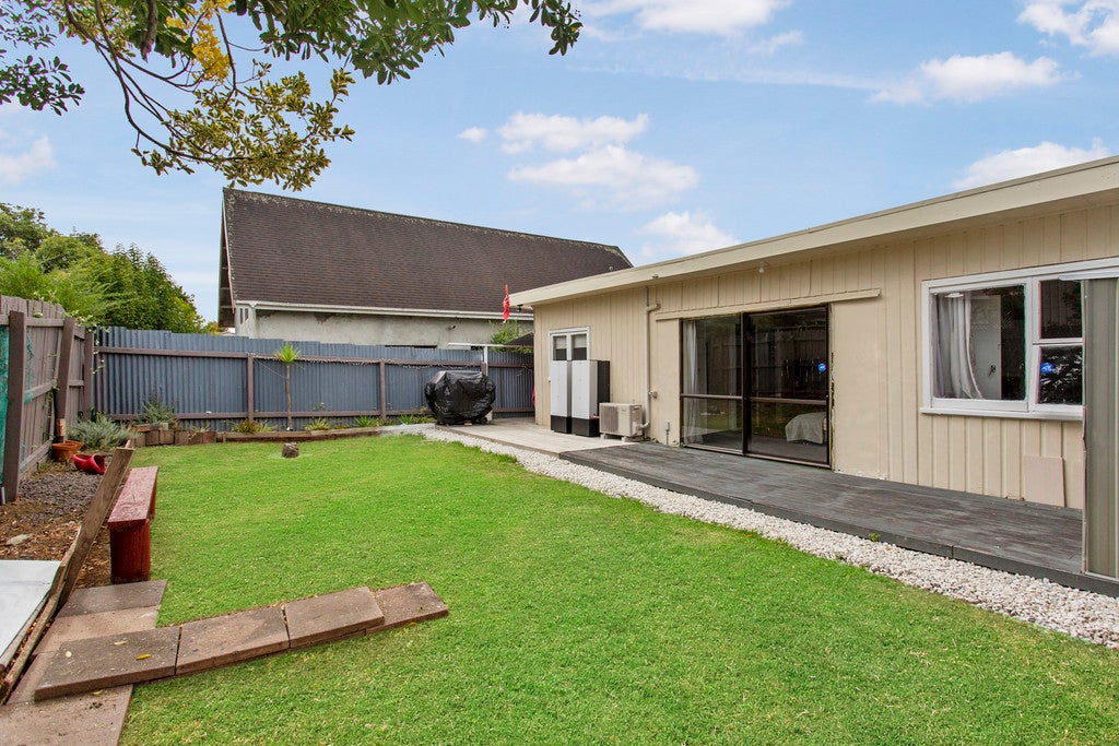 2/37 Mahia Road, Manurewa, Auckland - Carousel 1