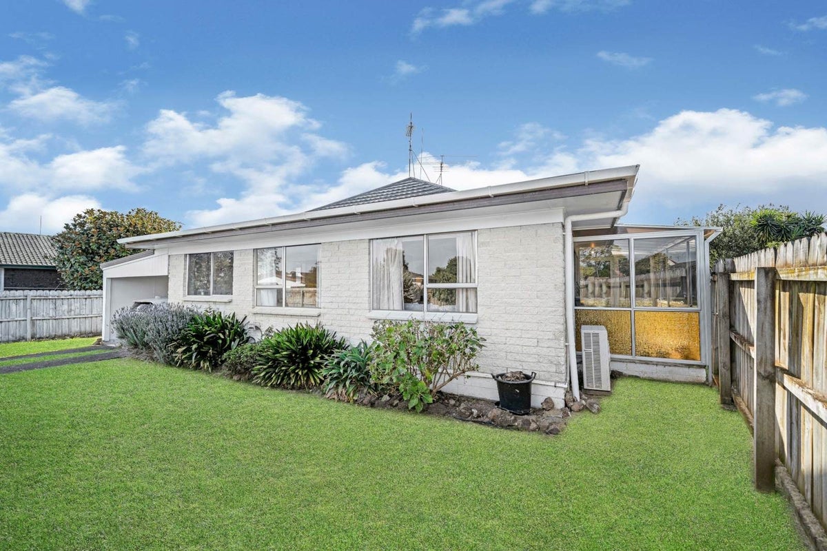 1/6 Tina Place, Sunnyhills, Auckland - Carousel 2