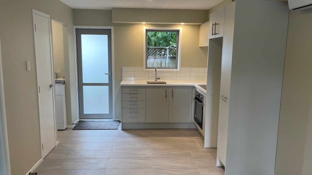 2/8 Edenvale Park Road, Mount Eden, Auckland - Carousel 1