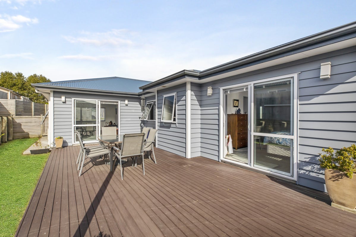 11 Nirmal Place, Sunnyvale, Auckland - Carousel 1