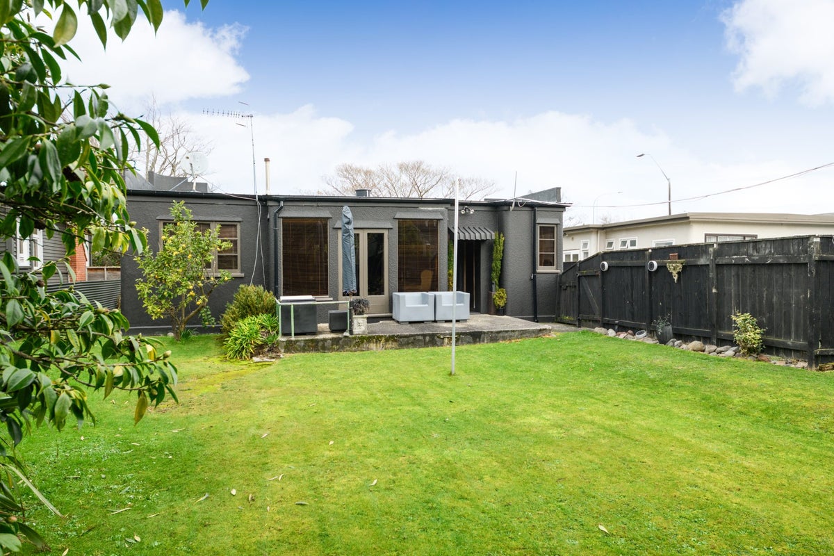 497 Featherston Street, Roslyn, Palmerston North - Carousel 21