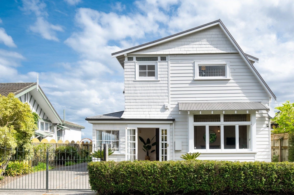 12 Lighthouse Road, Bluff Hill, Napier - Carousel 21