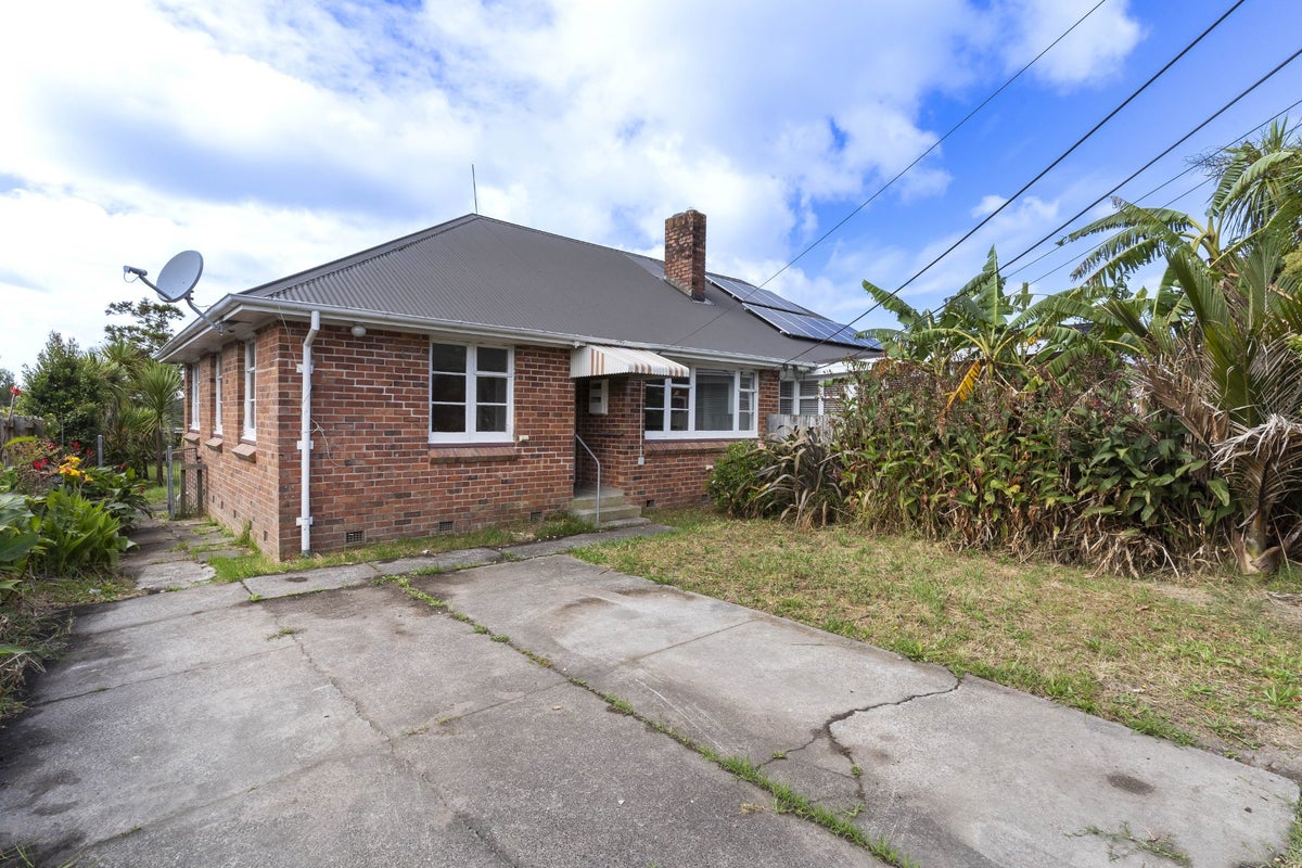 69 Roberts Avenue, Bayswater, Auckland - Carousel 1