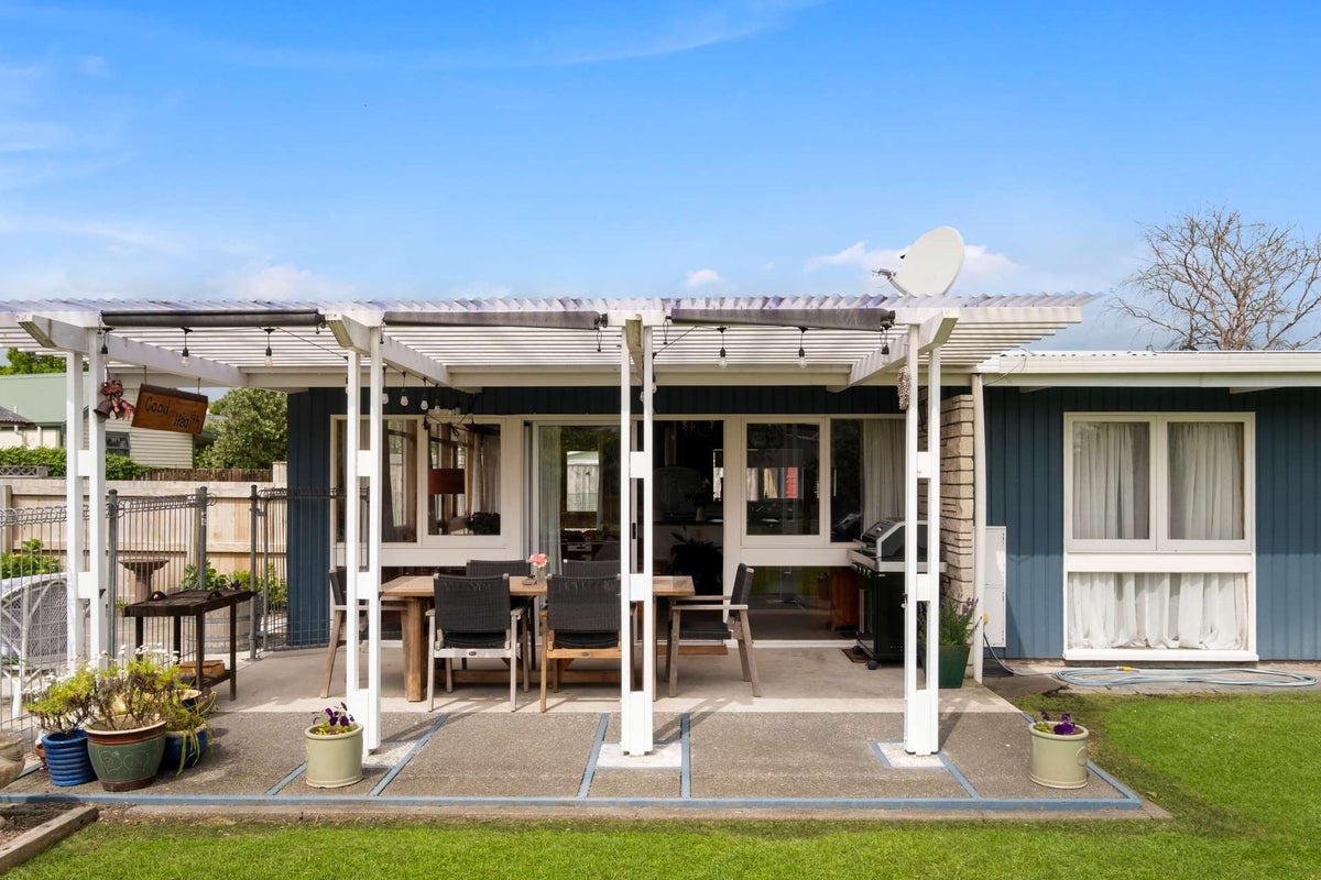 111 Iranui Road, Inner Kaiti, Gisborne - Carousel 2