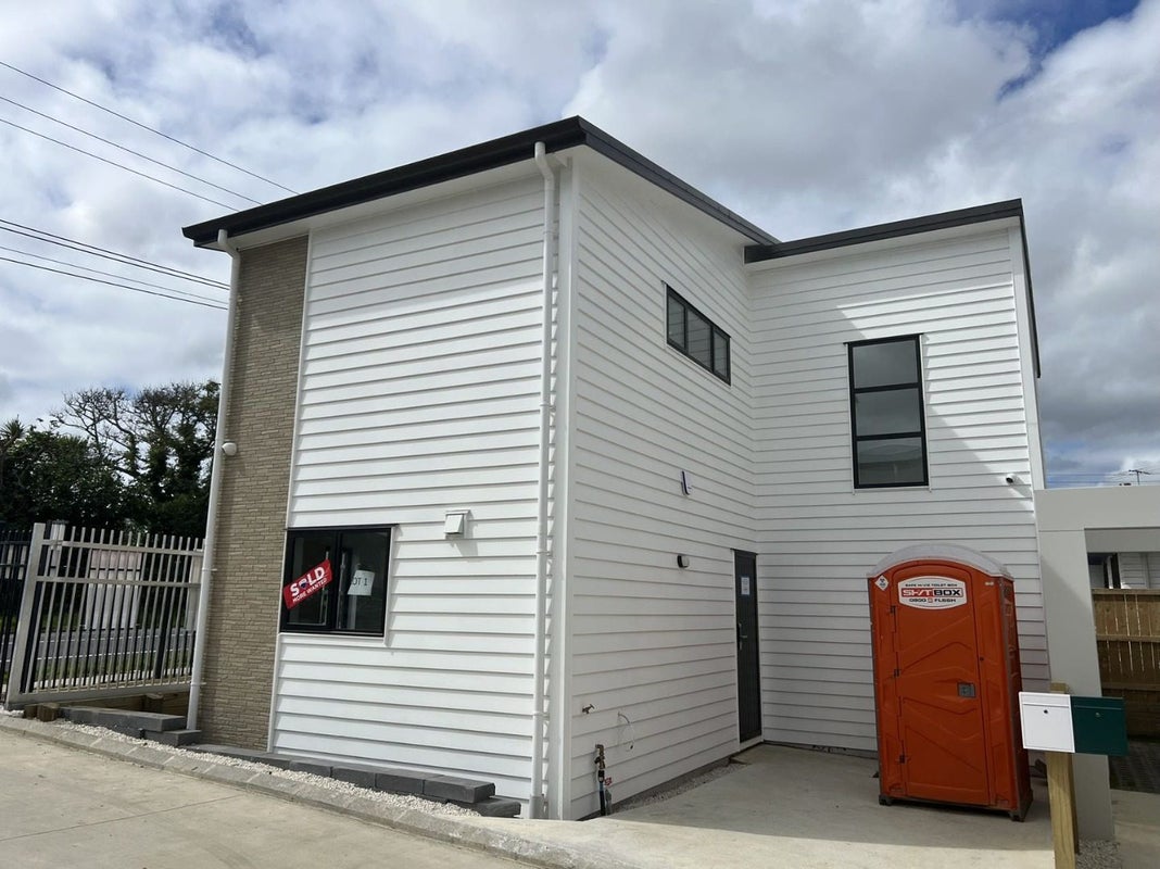 2 Matukutureia Lane, Manurewa, Auckland - Carousel 2