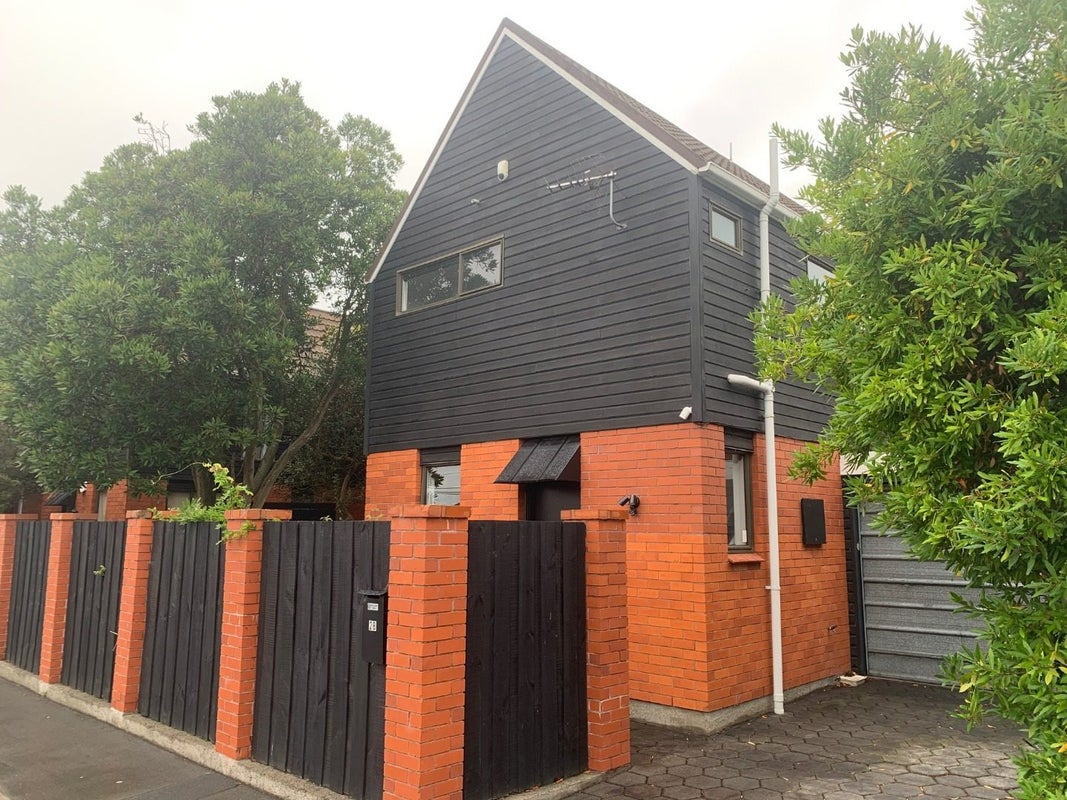 2B Coles Place, St Albans, Christchurch - Carousel 1