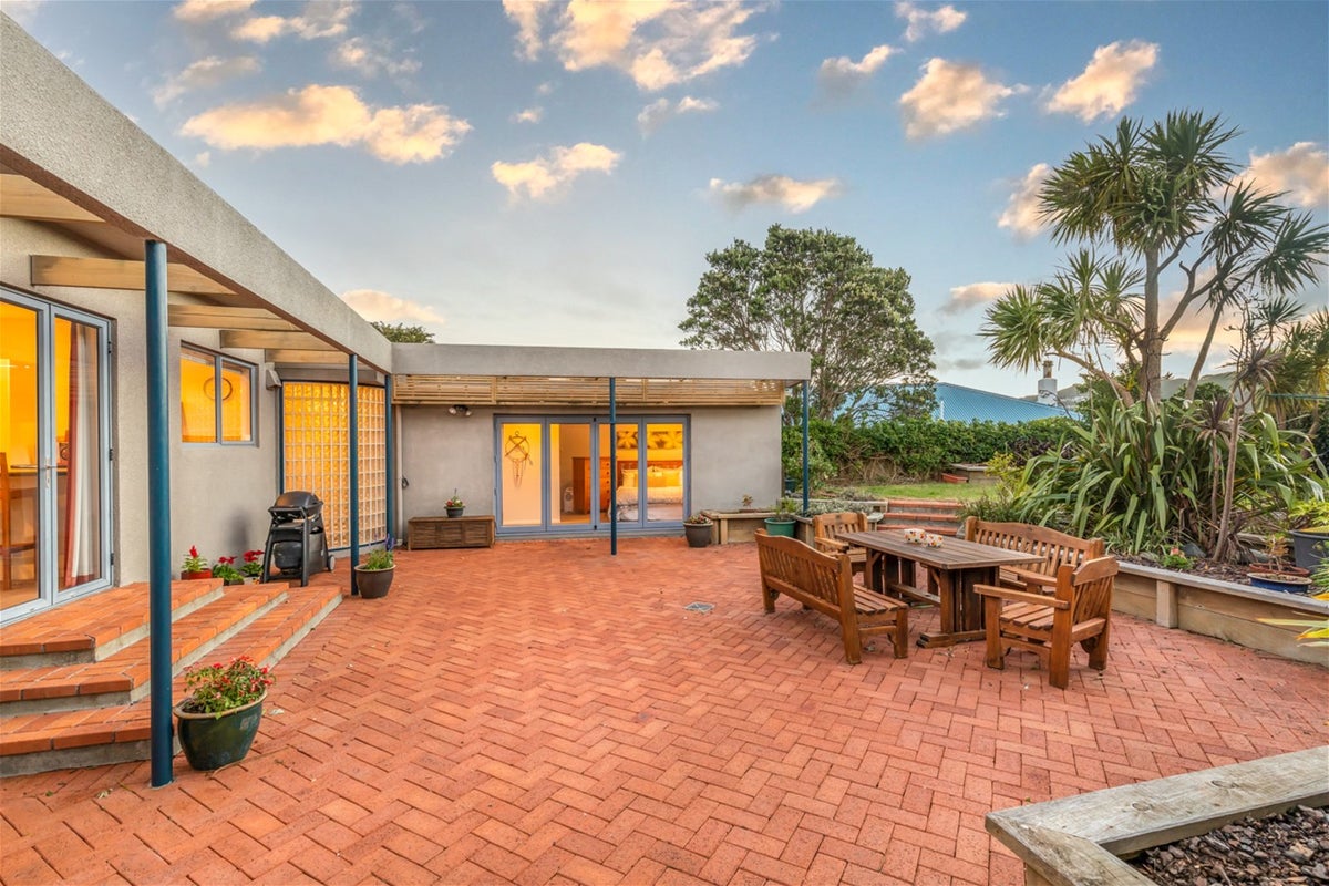 5 Clifford Road, Johnsonville, Wellington - Carousel 1