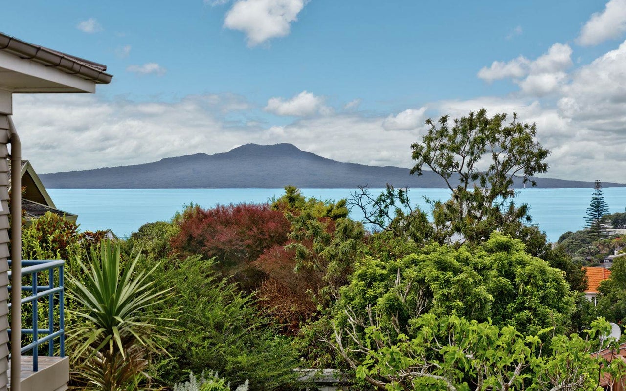1/7 Folkestone Street, Murrays Bay, Auckland - Carousel 2