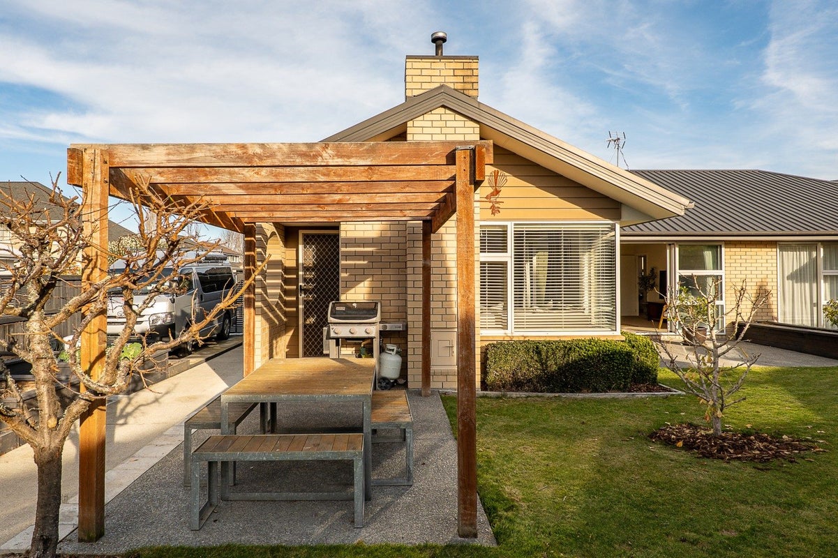 8 Rivers Edge, Northwood, Christchurch - Carousel 2