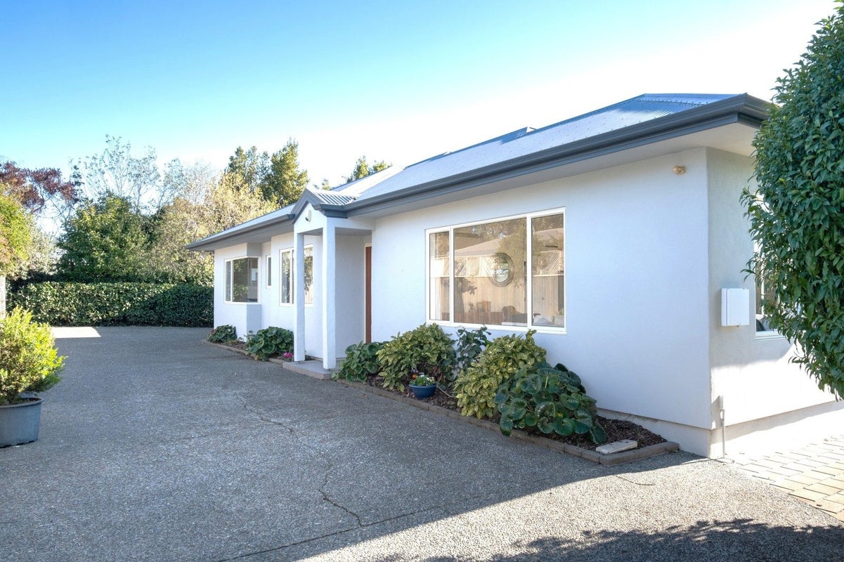 19A John Guthrie Place, Merrilands, New Plymouth - Carousel 1