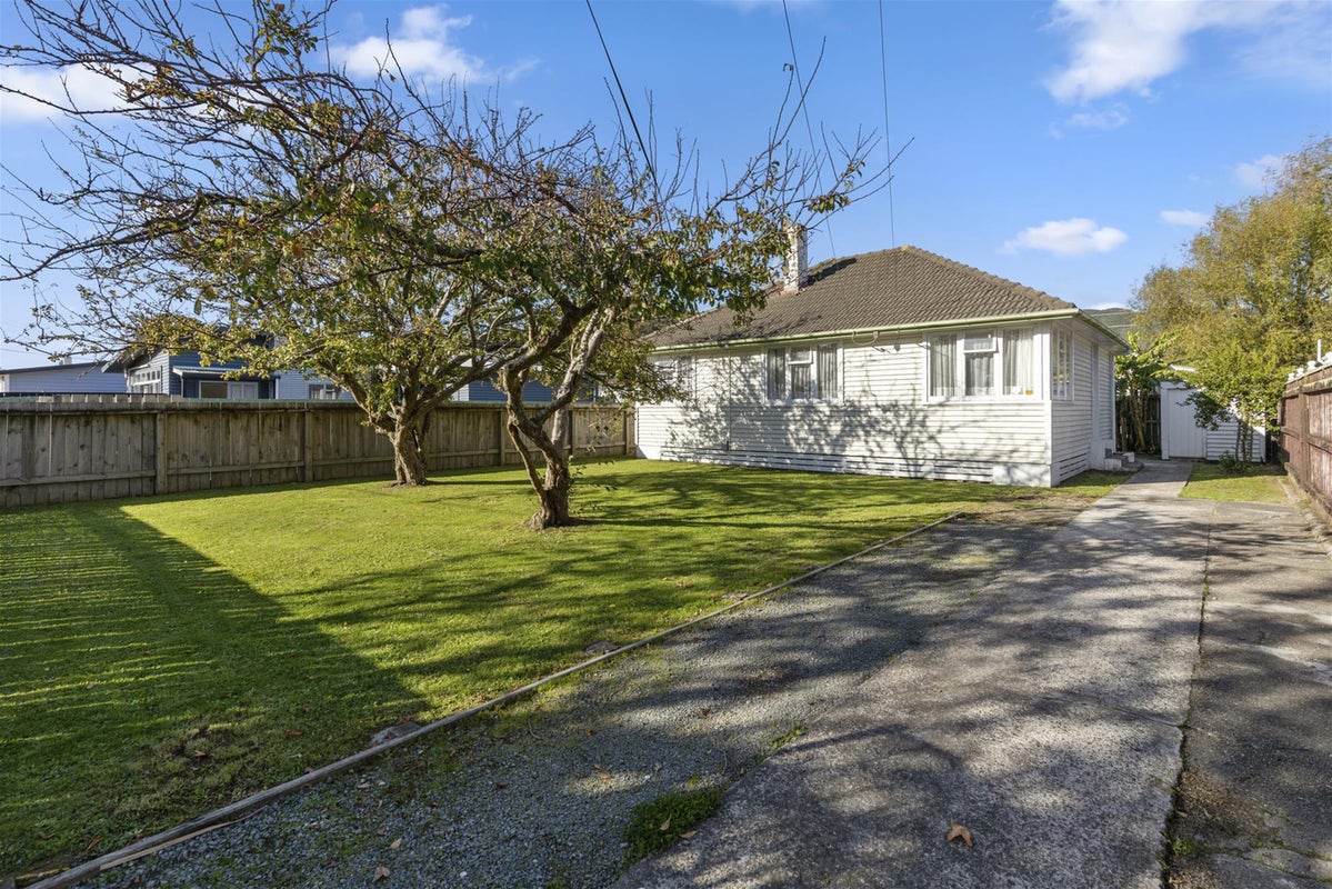 302 Oxford Terrace, Avalon, Lower Hutt - Carousel 1