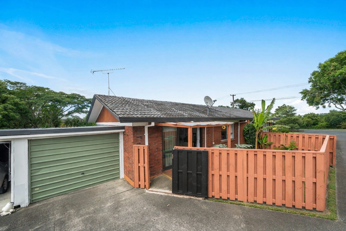 2/24 Robertson Road, Favona, Auckland - Carousel 2