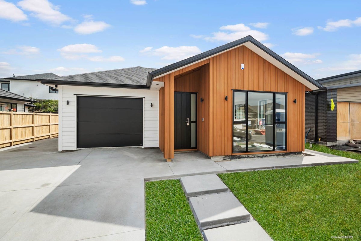 11 Croatia Avenue, Huapai, Kumeu - Carousel 1