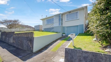 7 Stuart Place, Blagdon, New Plymouth - Carousel 1
