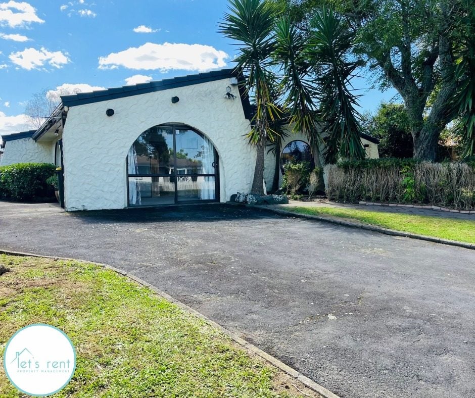 11 Walter Strevens Drive, Conifer Grove, Takanini - Carousel 2