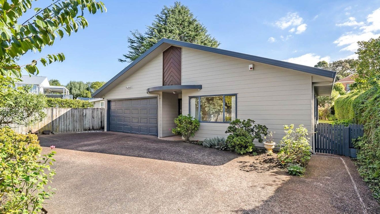 16A Oranga Avenue, Onehunga, Auckland - Carousel 1