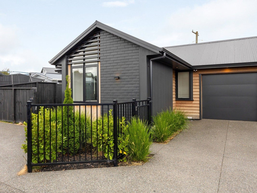 2/9 Kingsley Street, St Andrews, Hamilton - Carousel 1
